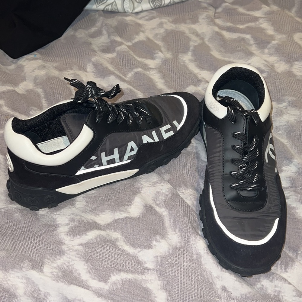 CHANEL Monochrome Lace-Up Sneakers - Picture 2 of 7